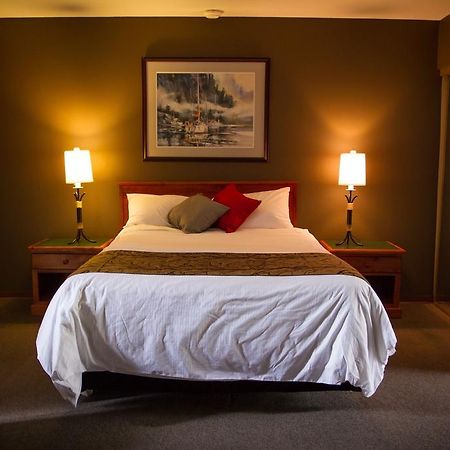 The Bamfield Motel Salmon Beach 외부 사진