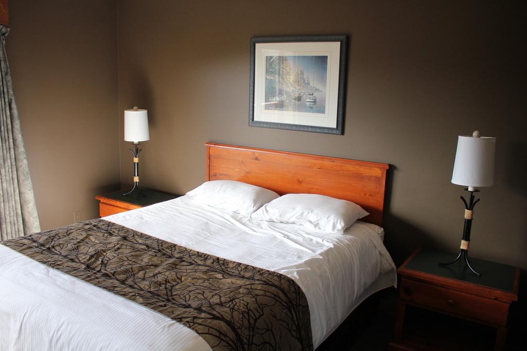 The Bamfield Motel Salmon Beach 외부 사진