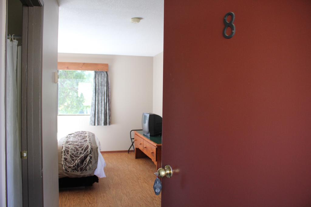 The Bamfield Motel Salmon Beach 외부 사진