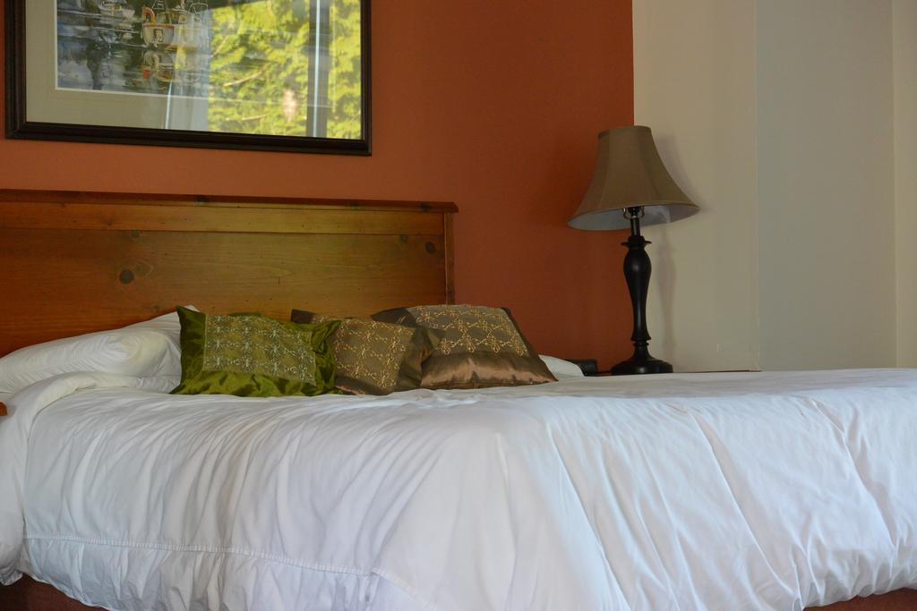 The Bamfield Motel Salmon Beach 외부 사진