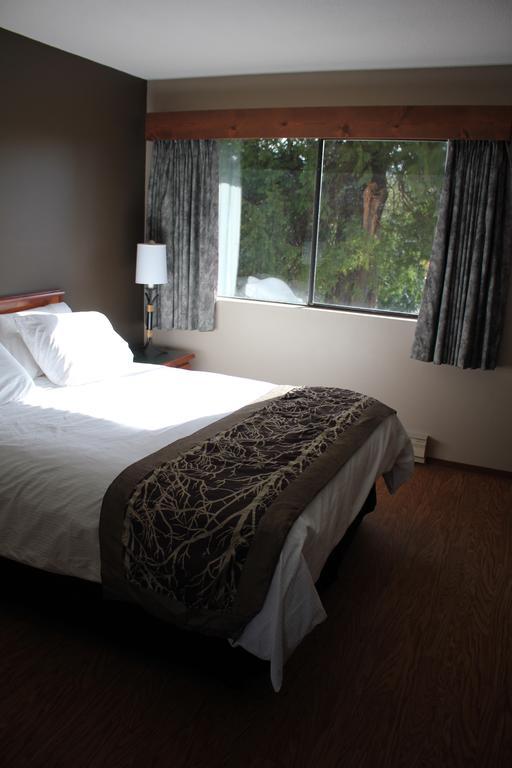 The Bamfield Motel Salmon Beach 외부 사진