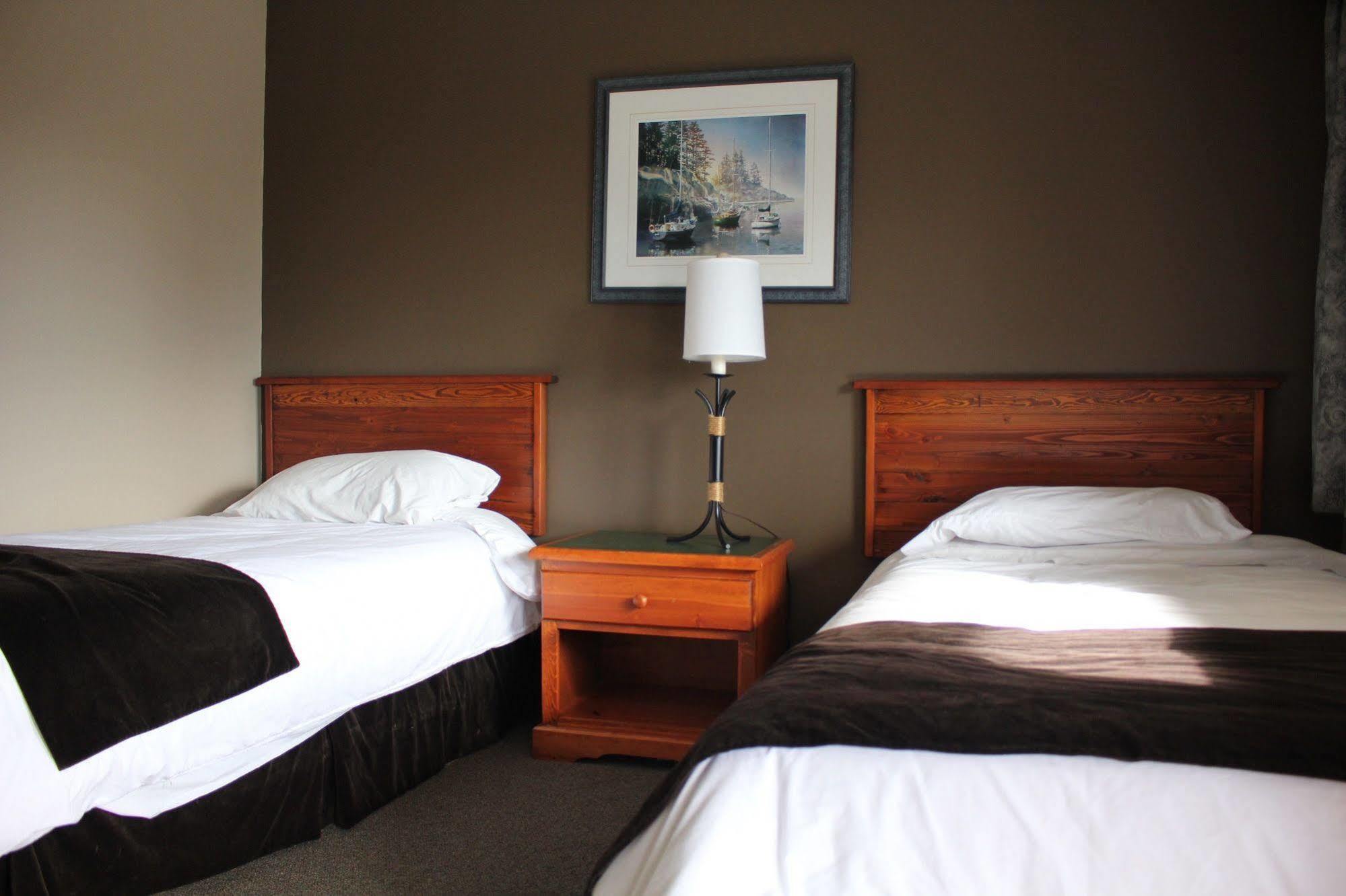 The Bamfield Motel Salmon Beach 외부 사진
