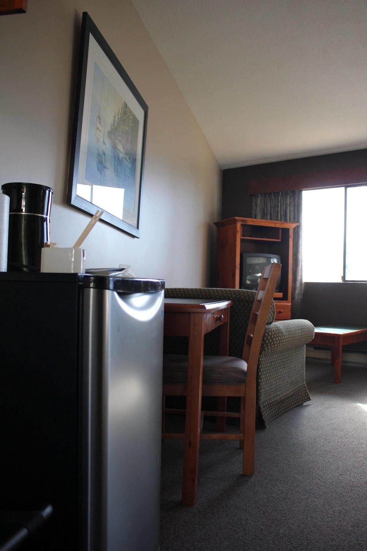 The Bamfield Motel Salmon Beach 외부 사진