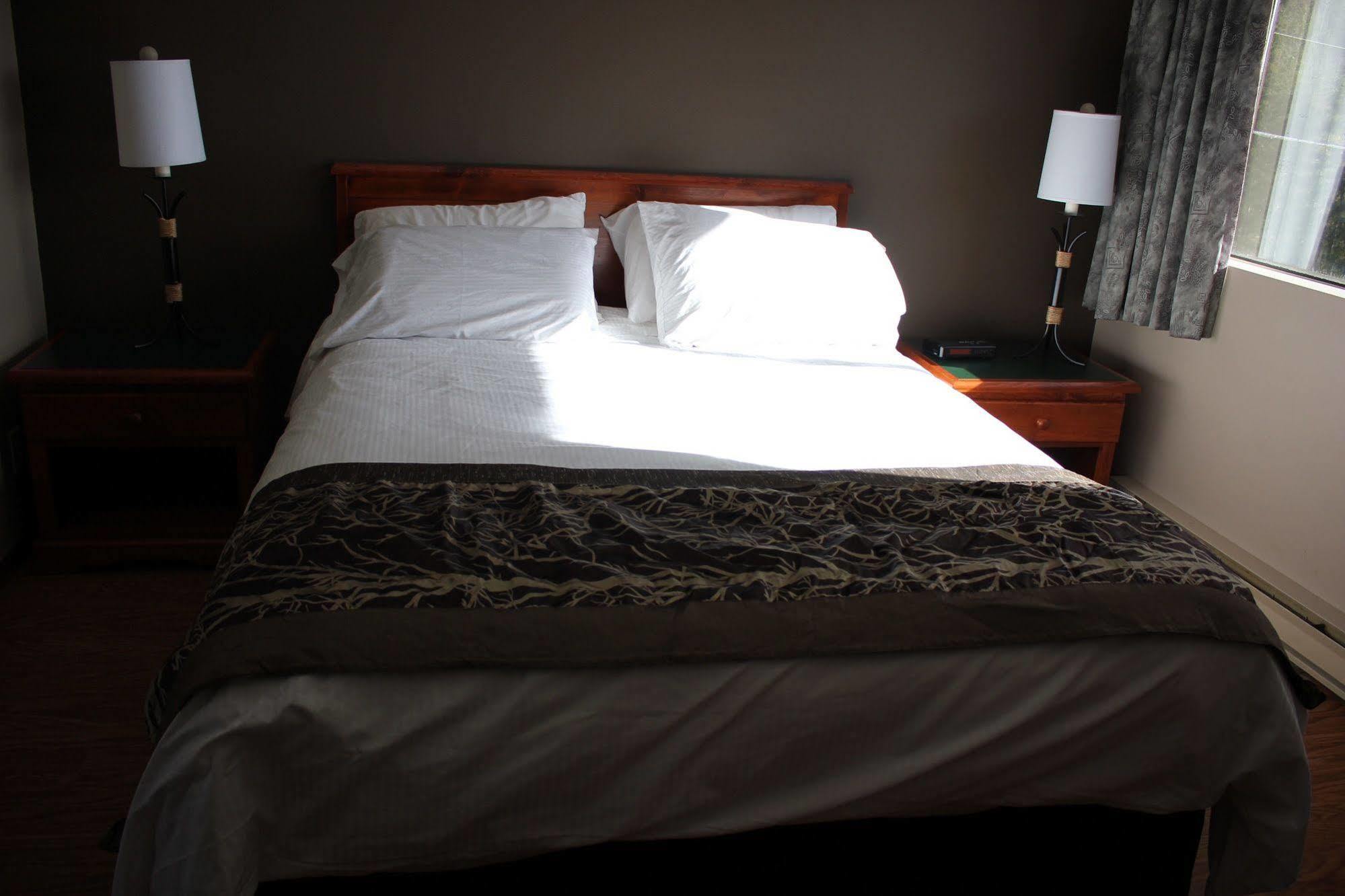 The Bamfield Motel Salmon Beach 외부 사진